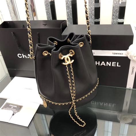 chanel shoulder bag 2019